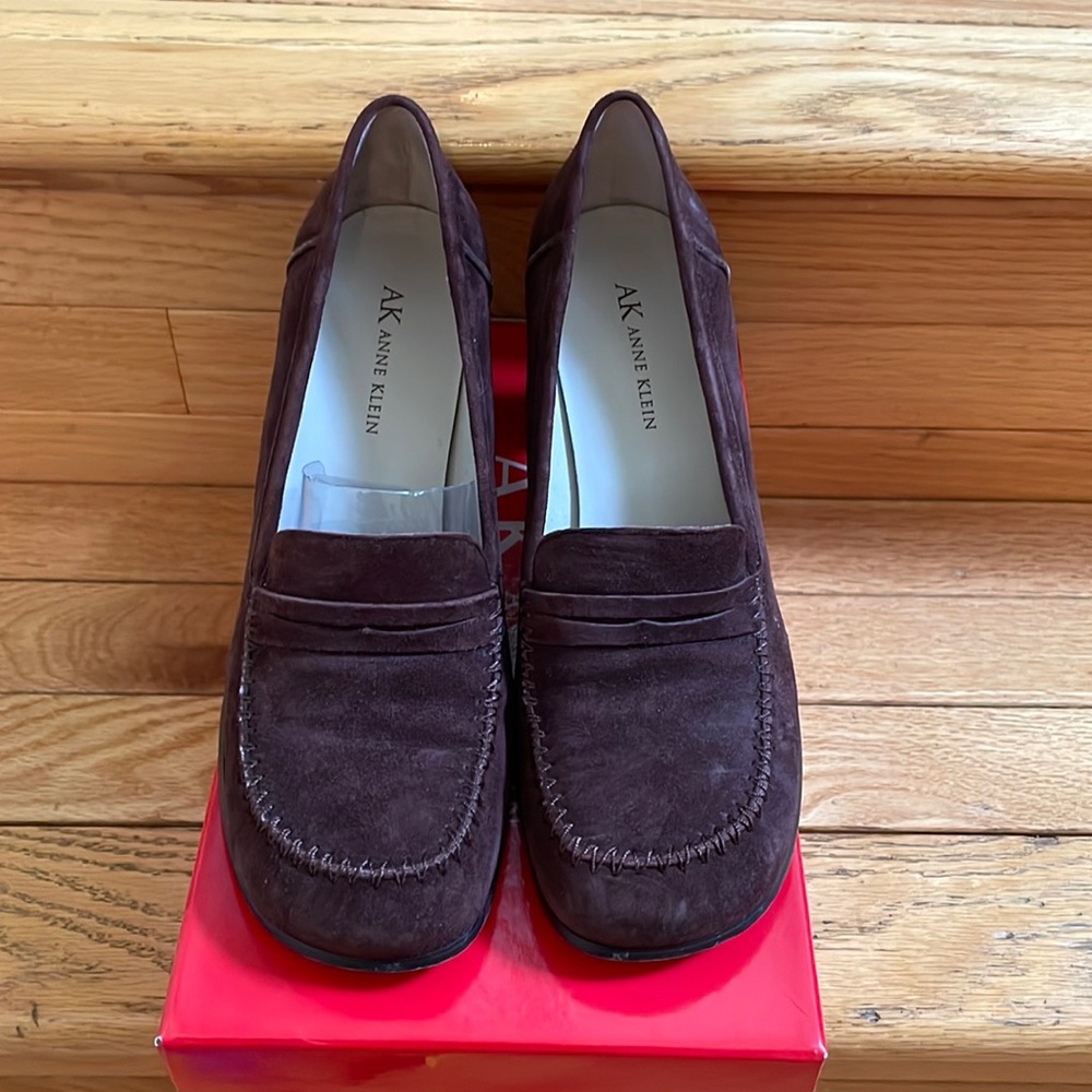 Women’s Brown Pumps Size 8 M Suede Block Heels Very Comfortable